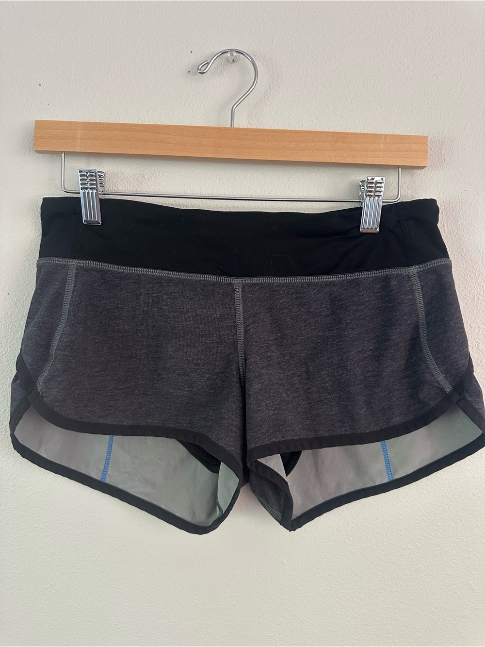 Lululemon Size 4 Speed Up Shorts Lined Athletic Running Workout Gym